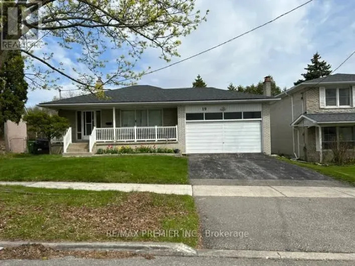 19 SANDBOURNE CRESCENT, Toronto