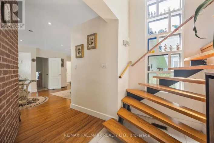 19 TALWOOD DRIVE, Toronto