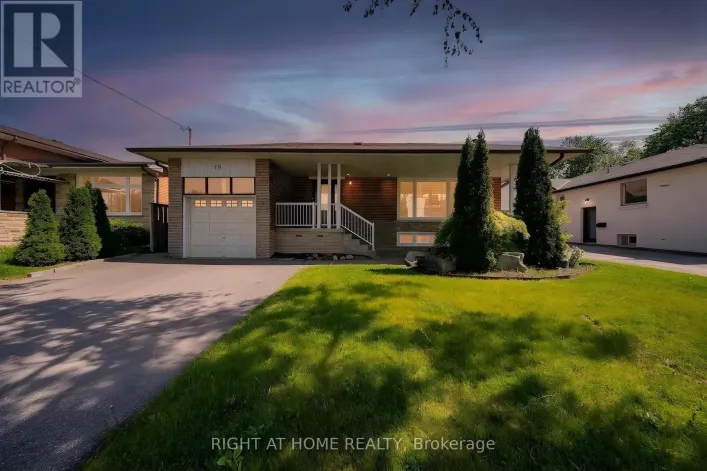 19 WALL AVENUE, Toronto