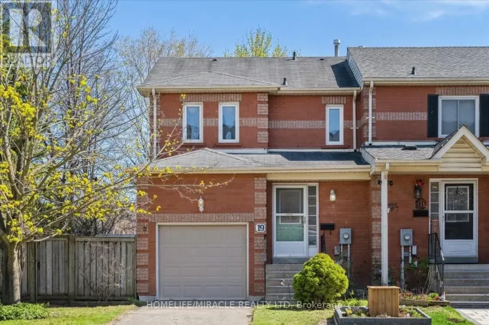 19 WALLACE DRIVE, Whitby