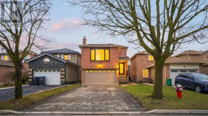 19 WAYNE NICOL DRIVE W, Brampton