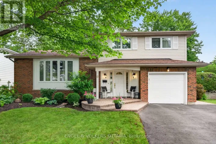 19 WOODHILL CRESCENT, Ottawa