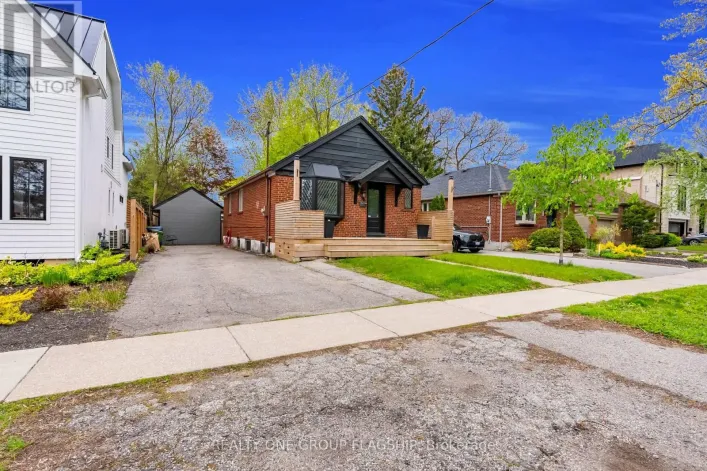 19 YORKVIEW DRIVE, Toronto