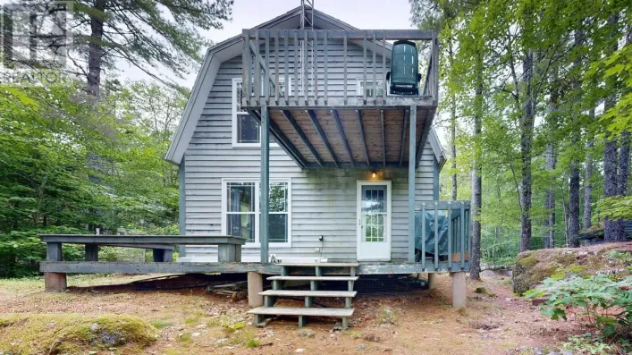 190 Chipman Lane, Waterloo Lake