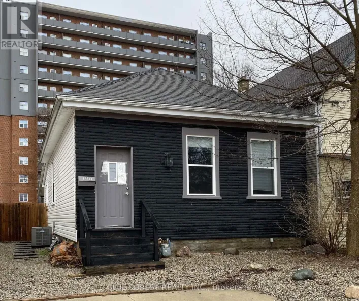 190 CLARENCE STREET, London East