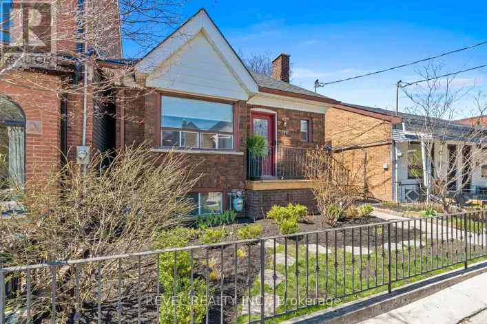 190 MANNING AVENUE, Toronto
