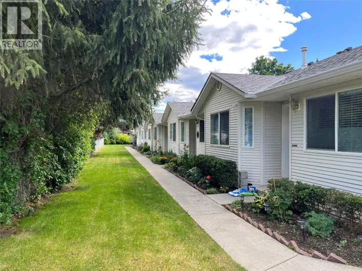 Row / Townhouse for sale: 1902 46 Avenue Unit# 2, Vernon
