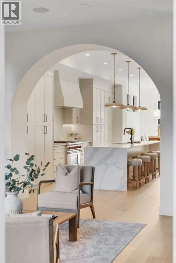 1904 48 Avenue SW, Calgary