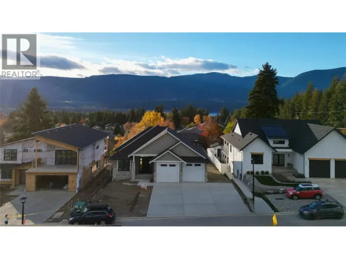 1905 35 Street NE, Salmon Arm