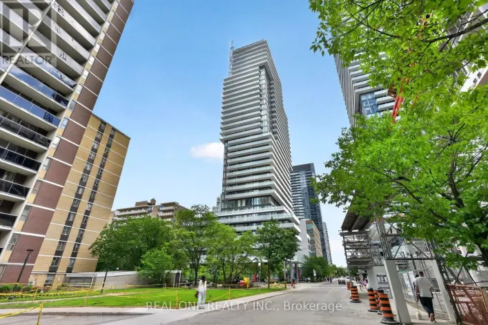 1906 - 185 ROEHAMPTON AVENUE, Toronto