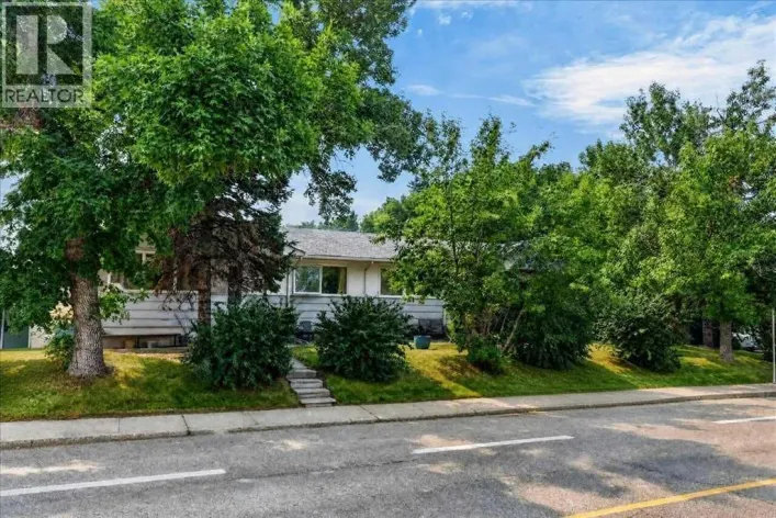1907 14 Avenue NE, Calgary