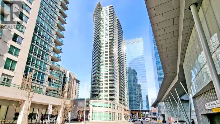 1907 - 30 GRAND TRUNK CRESCENT, Toronto
