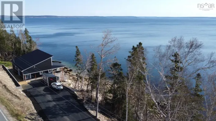 1907 Highway 329, Hubbards