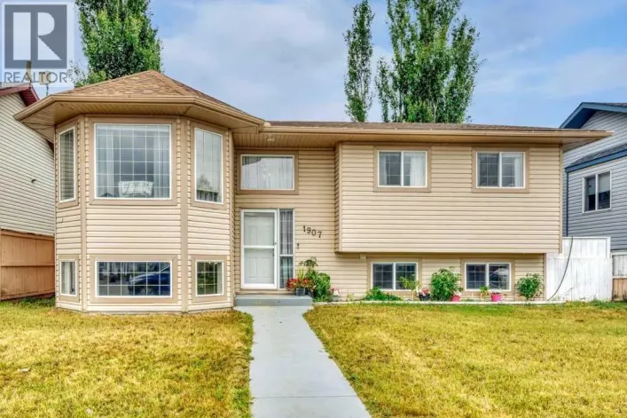 1907 Strathcona Terrace, Strathmore