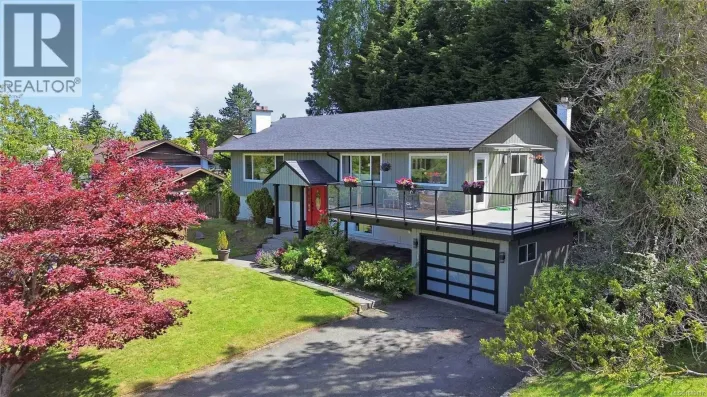 1909 Ferndale Rd, Saanich