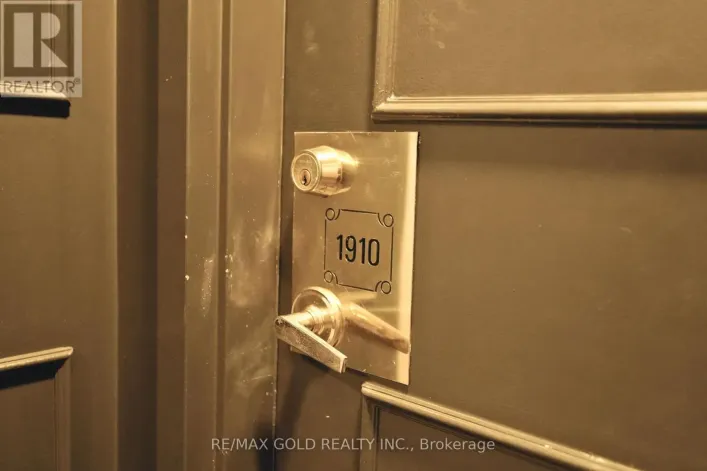 1910 - 115 HILLCREST AVENUE, Mississauga