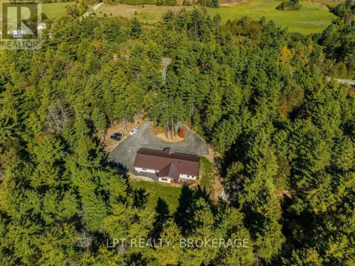 1913 WAGARVILLE ROAD, Frontenac