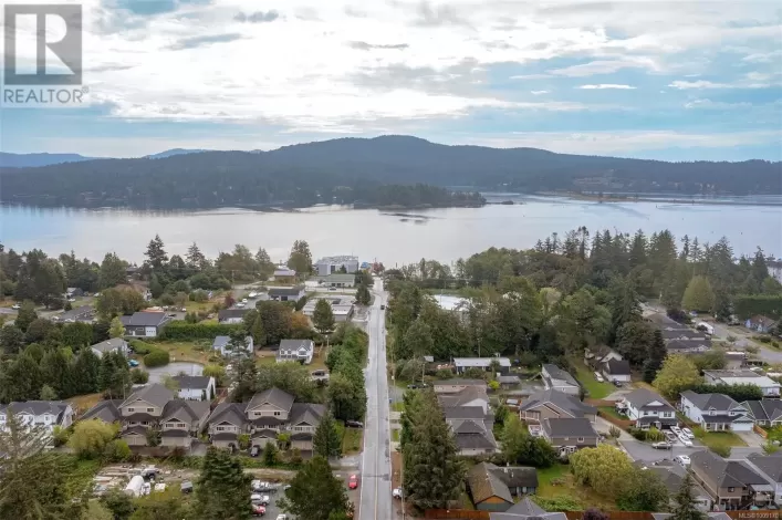 1914 Maple Ave S, Sooke