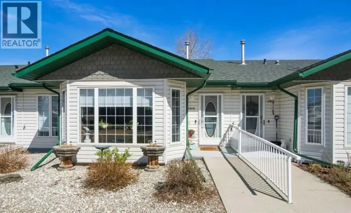 1915 15 Street, Didsbury