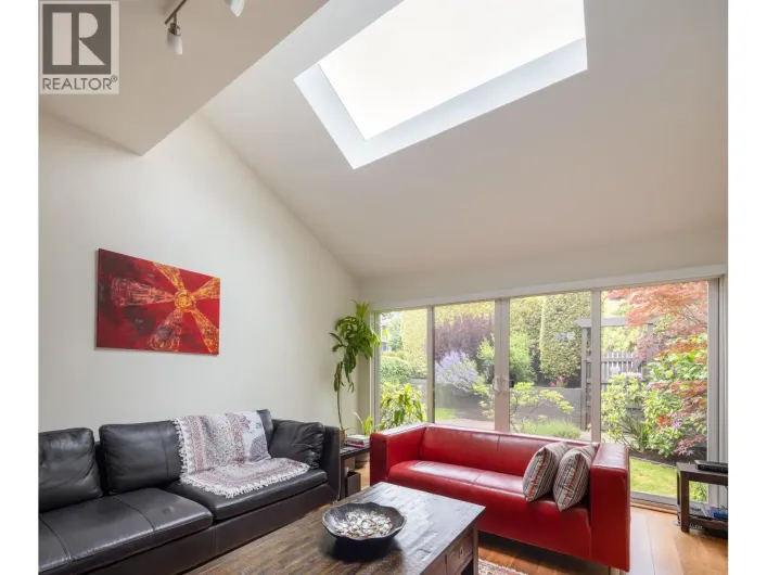 1915 CHESTERFIELD AVENUE, North Vancouver