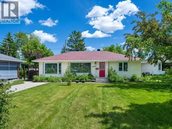 1916 Grand Oaks Drive SW, Calgary