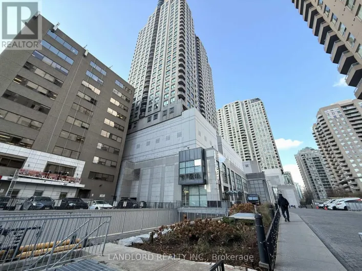 1917 - 8 HILLCREST AVENUE, Toronto