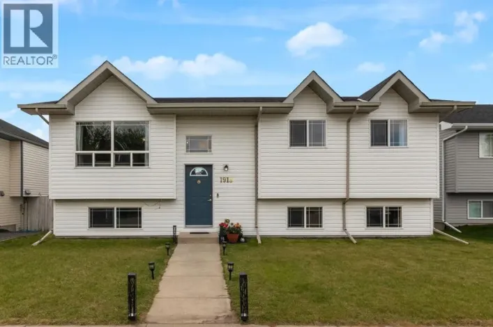 1918 Strathcona Terrace, Strathmore
