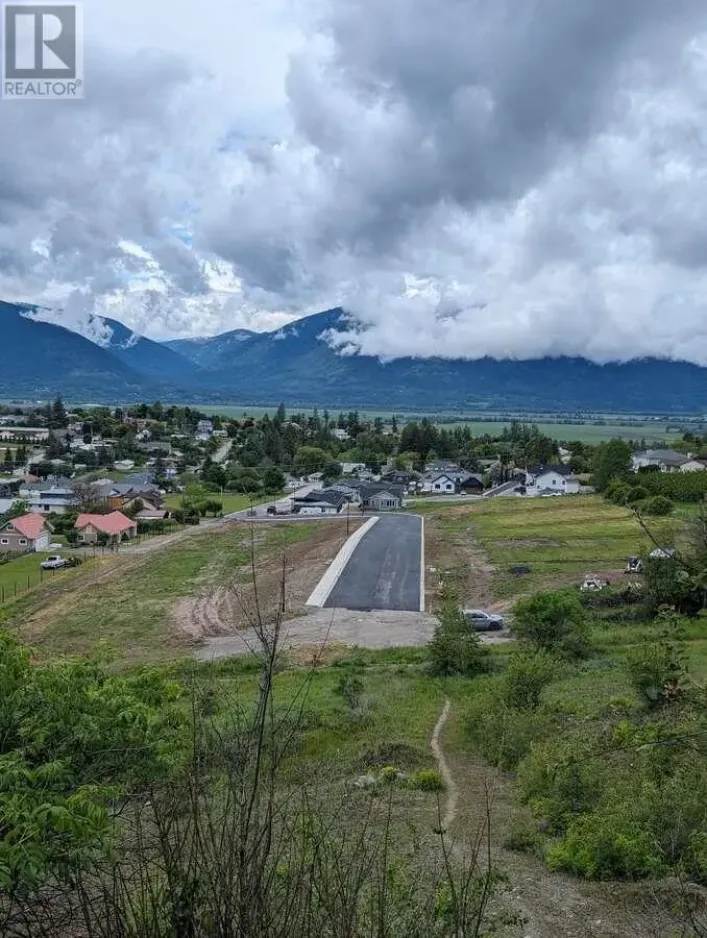 1920 McLaren Street, Creston