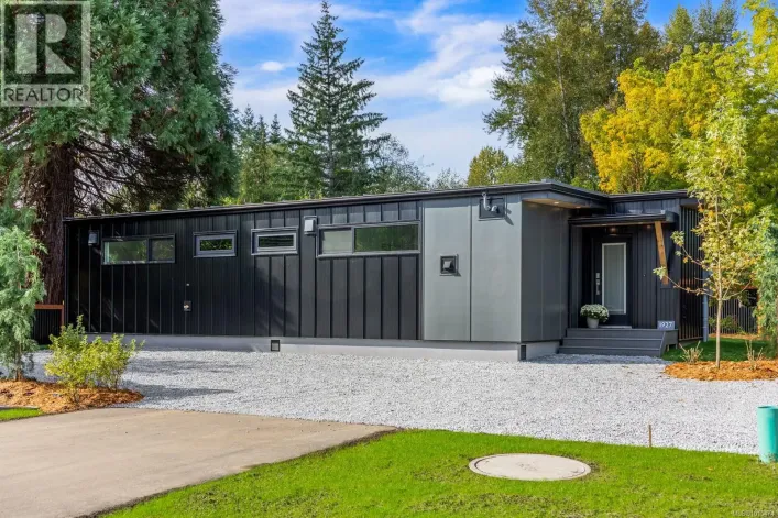 1927 Cumberland Rd, Courtenay