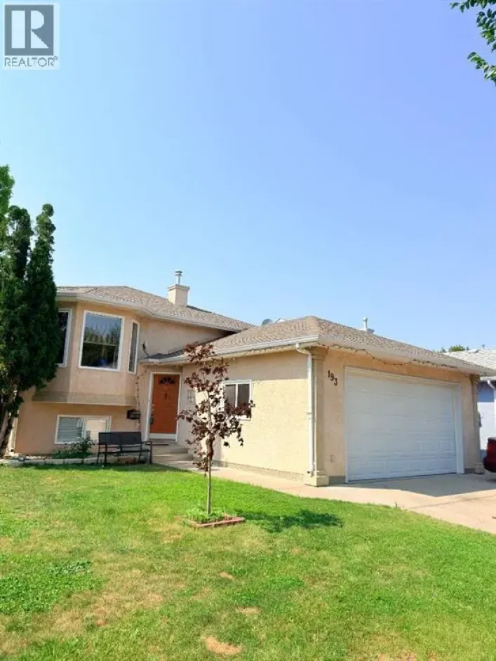 193 Uplands Boulevard N, Lethbridge