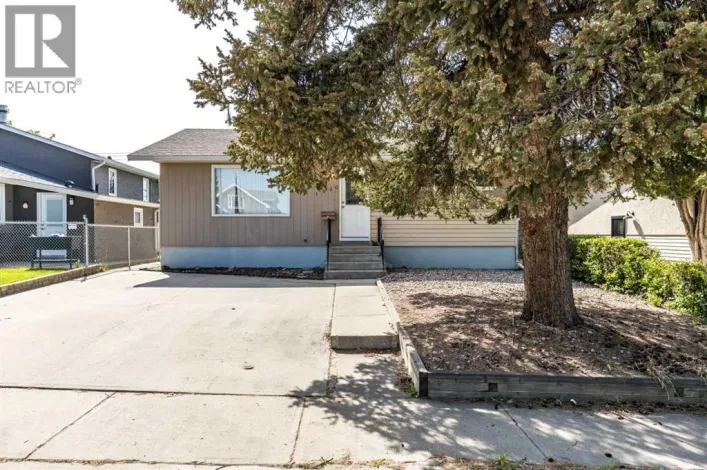 1930 16 Avenue SE, Medicine Hat