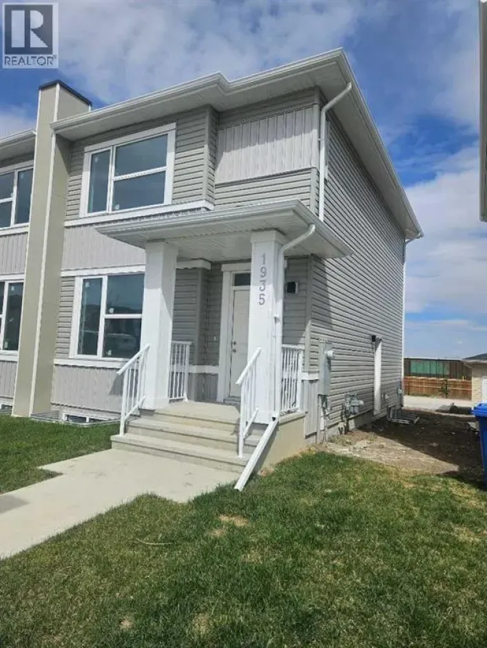 1935 Mccaskill Drive, Crossfield