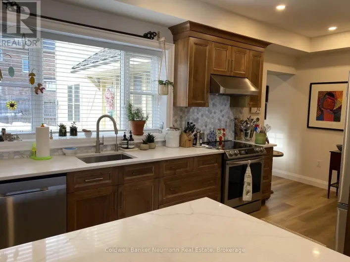 194 NORFOLK STREET, Guelph