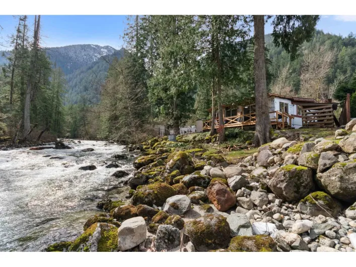 19452 SILVER SKAGIT ROAD|Hope, Hope