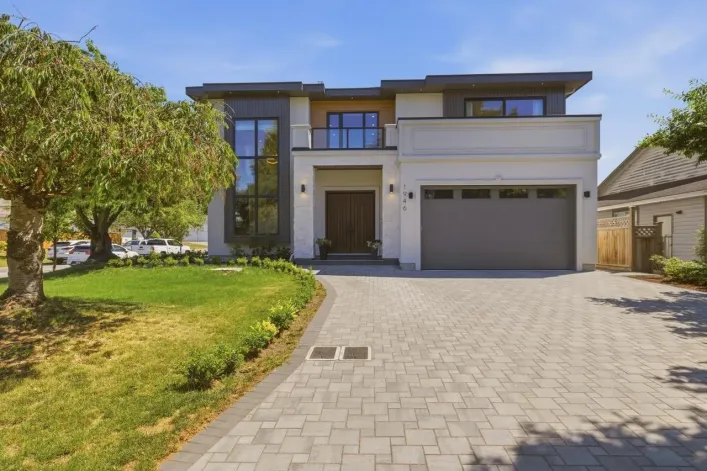 1946 143A STREET, Surrey