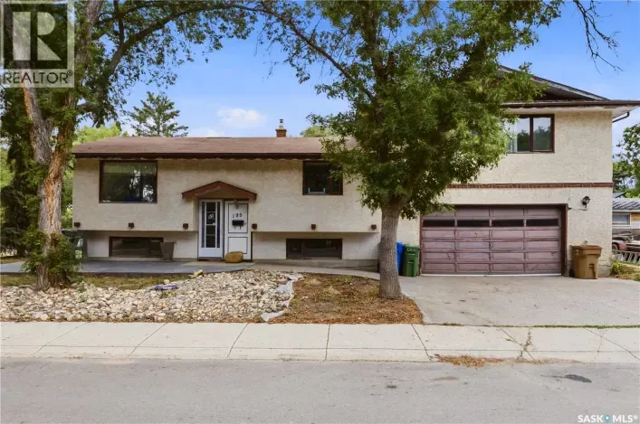 House for sale: 195 Forsyth CRESCENT, Regina