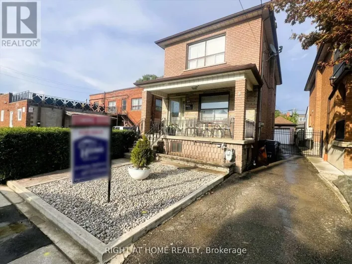 195 ROSETHORN AVENUE, Toronto