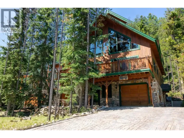 1957 Greywolf Drive, Panorama