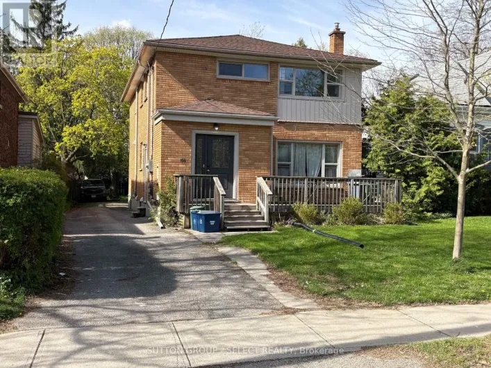 196 EMERY STREET E, London South