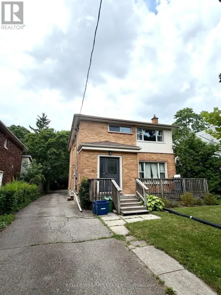 196 EMERY STREET E, London South