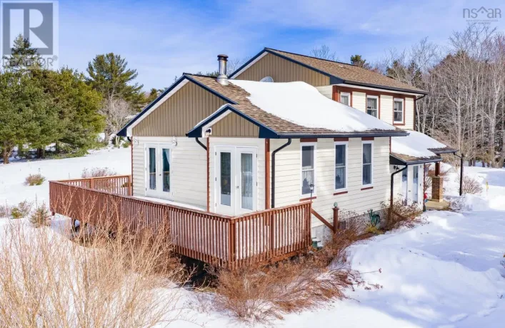 196 Hartz Point Road, Shelburne