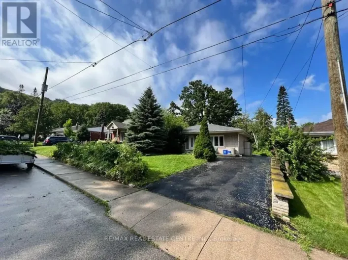 196 RIFLE RANGE ROAD, Hamilton