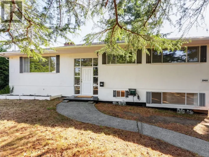 1960 Grandview Dr, Saanich