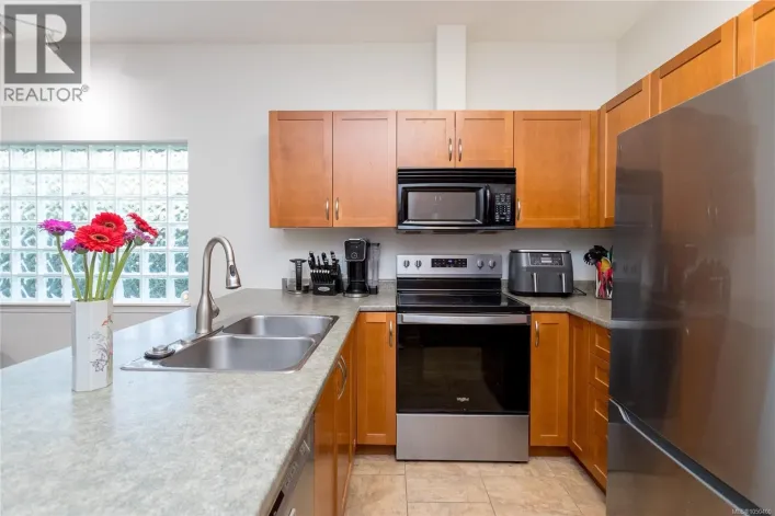 1963 Polo Park Crt, Central Saanich
