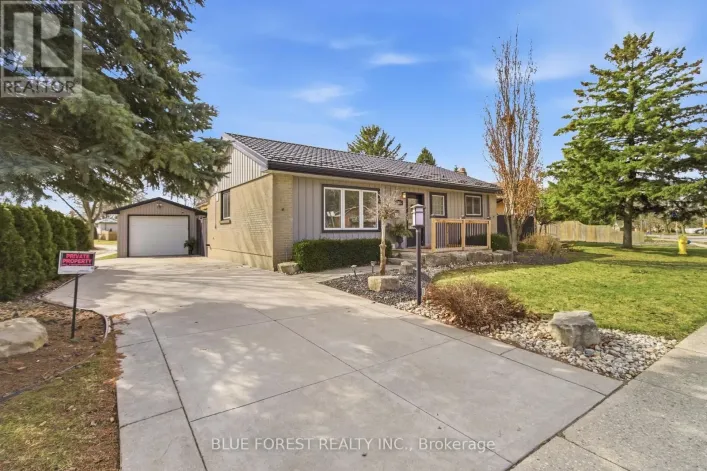 1975 ROYAL CRESCENT, London East