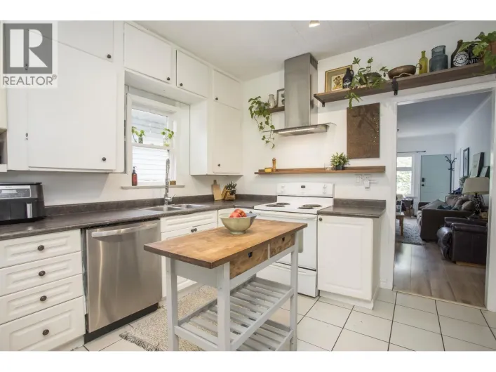 1976 WARWICK AVENUE, Port Coquitlam