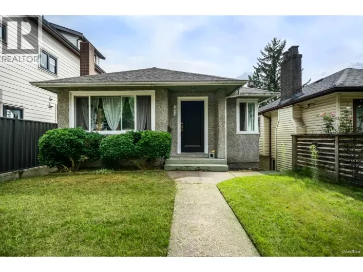 1978 E 8TH AVENUE, Vancouver