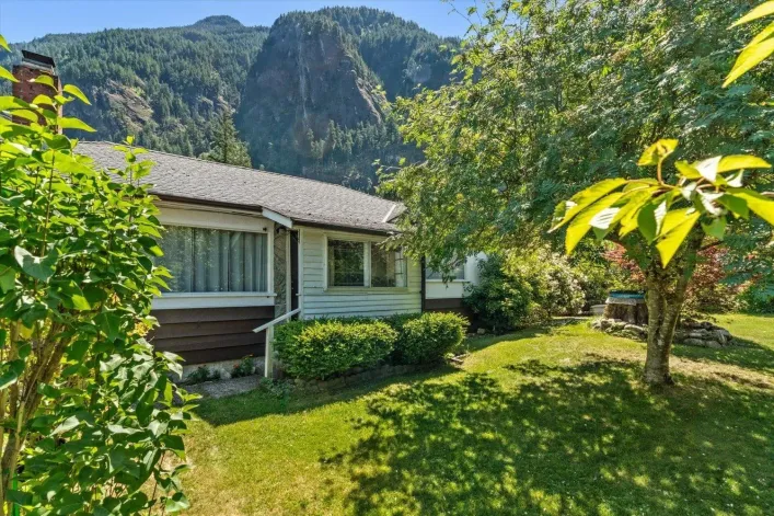 19834 PETER STREET|Hope, Hope