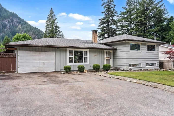 19865 PETER STREET|Hope, Hope