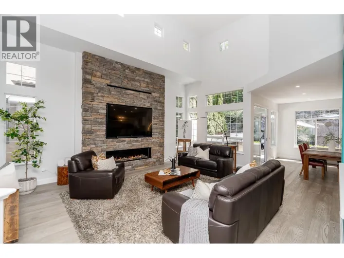 1987 PARKWAY BOULEVARD, Coquitlam